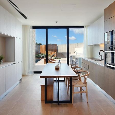 Minthis Resort Tsadha Exteriér fotografie A kitchen in a typical apartment