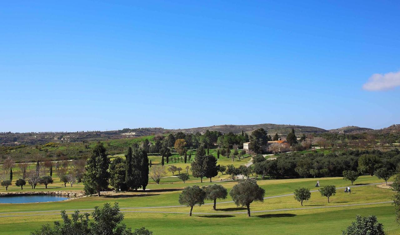 Minthis Resort Tsadha Exteriér fotografie Golf course in Sotogrande, Spain