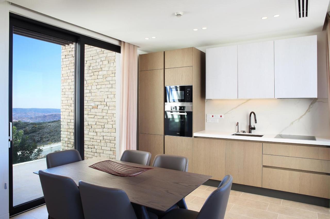 Minthis Resort Tsadha Exteriér fotografie The kitchen