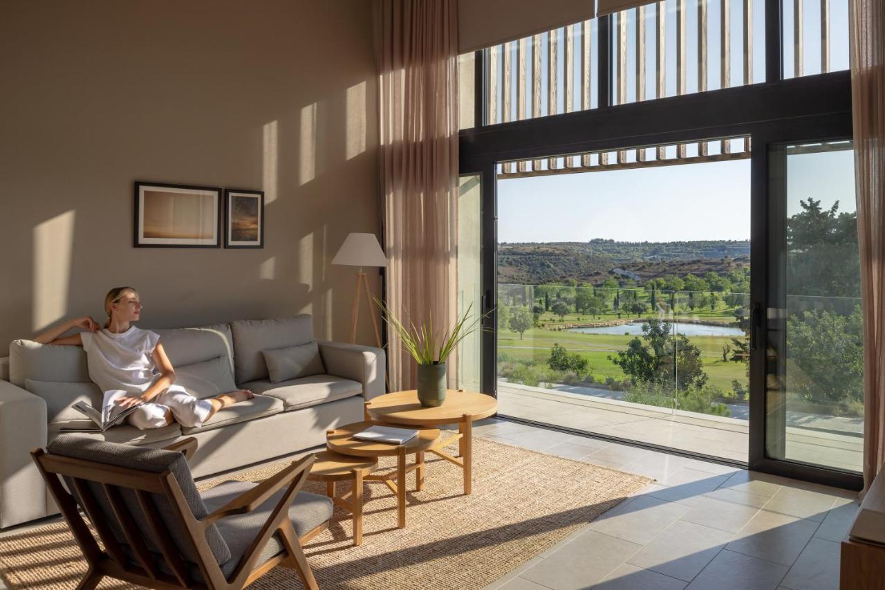 Minthis Resort Tsadha Exteriér fotografie Interior of a house