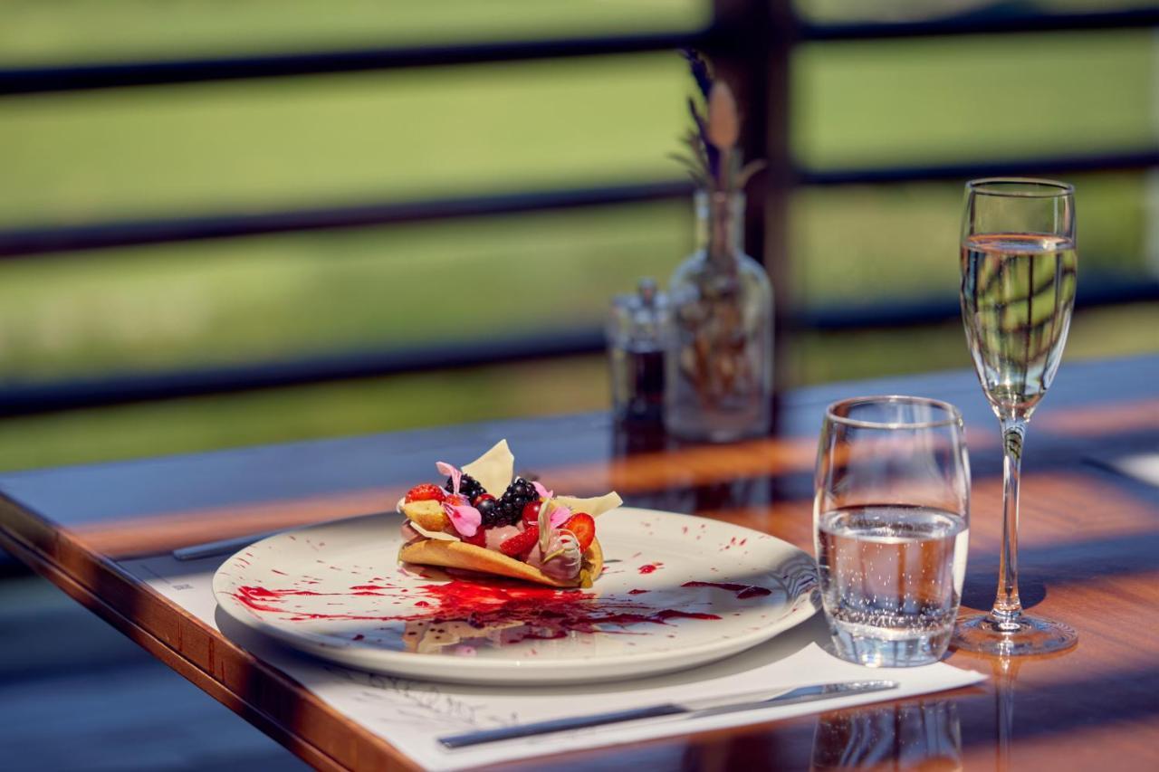Minthis Resort Tsadha Exteriér fotografie A dessert