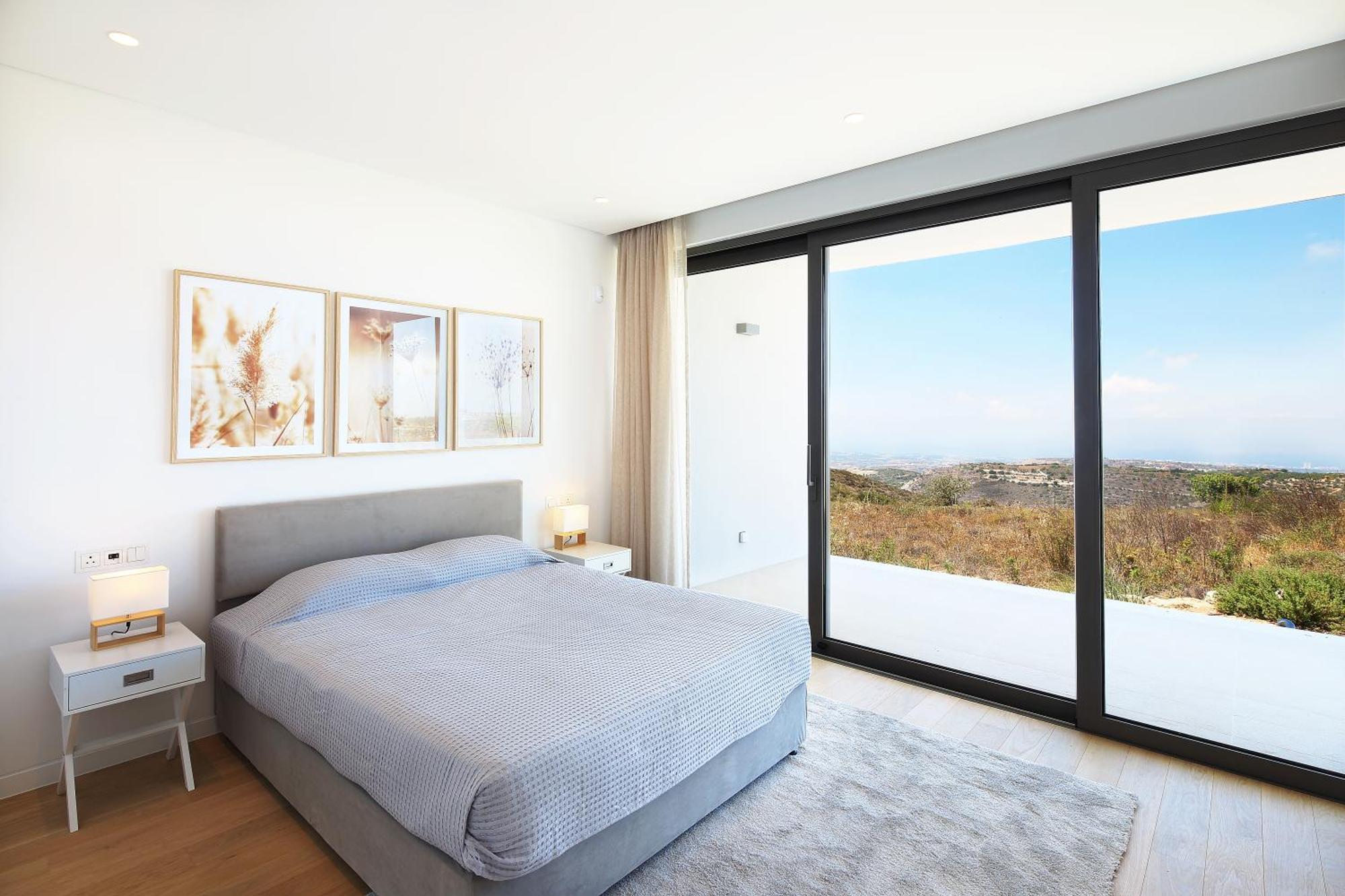 Minthis Resort Tsadha Exteriér fotografie Bedroom with sliding doors